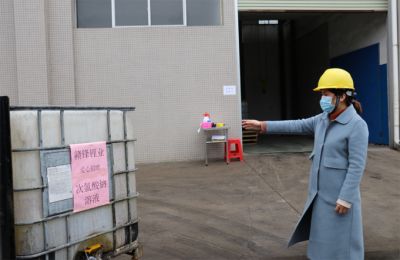 疫情来临快速响应，，，捐赠消毒液等医疗物资