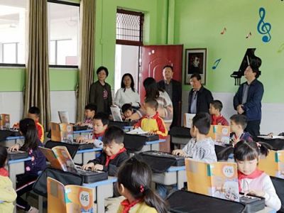 捐赠音乐课堂，，，补齐素质教育短板